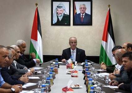 رئيس الوزراء الفلسطيني، الدكتور رامي الحمد الله، يرأس اجتماعاً لقادة المؤسسة الأمنية، في مدينة رام الله بالضفة الغربية.