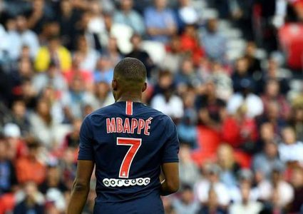 رابطة الدوري الفرنسي تعاقب مبابي