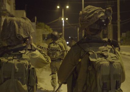 مداهمات واعتقالات طالت 8 مواطنين