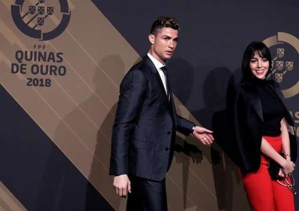 رونالدو ينفجر غضبا بسبب تقرير "مسيء" عن صديقته