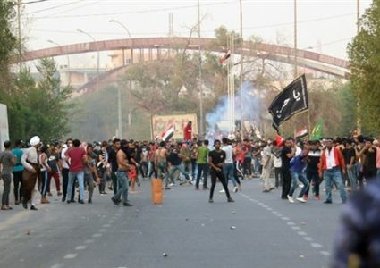 العراق: مقتل متظاهر وإصابة 25 آخرين في البصرة