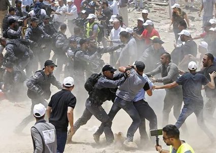 تواصل الاعتصام المفتوح للتصدي لهدم الخان الأحمر