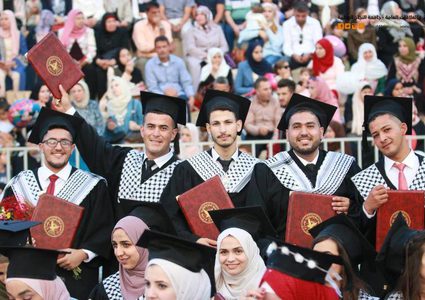 النجاح تحتفل بتخربج طلبة الفصل الصيفي فوج المئوية