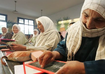 "الإحصاء": 95 ألف أمي وأميّة في فلسطين