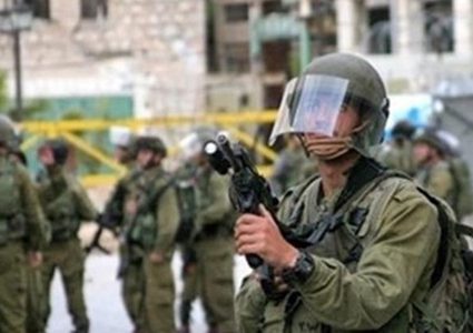 الاحتلال يصيب شاباً بالرصاص ويعتقل ثلاثة آخرين