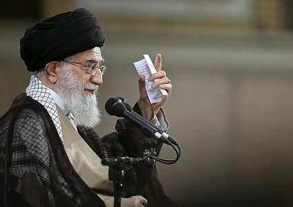 خامنئي: حرب دعائية تقام ضد ايران