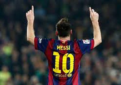 أسطورة البرازيل يطالب بحجب رقم ميسي