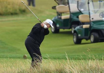 صورة تكشف "أجساما طائرة" فوق ترامب