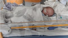 تحذير للأهل.. "قبلة الموت" كادت تودي بحياة رضيع