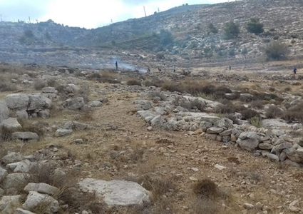 الخليل...الاحتلال يغلق خربة سلامة