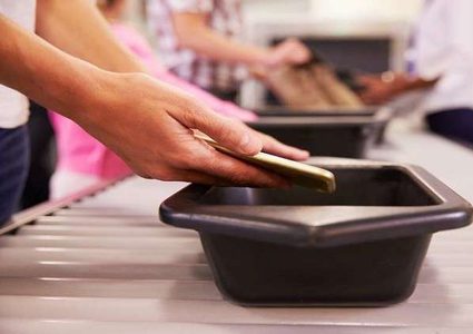 دراسة تحذر من خطر "أطباق" المطارات الأمنية!