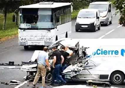 لحظات مروعة لحادث سير مروع! (فيديو)