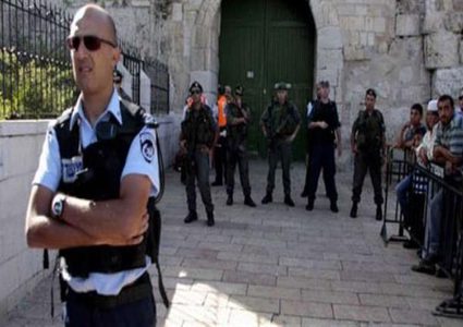 "أوقاف القدس" تستنكر إدخال زجاجة خمر داخل الأقصى