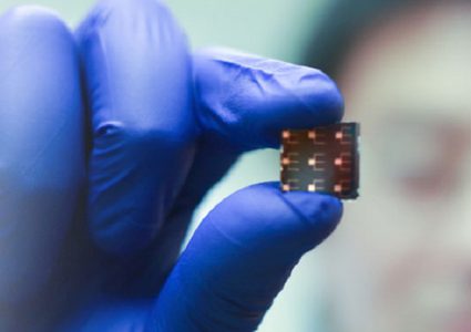 العلماء يطورون تقنيات جديدة لألواح الطاقة الشمسية