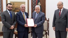 الرئيس يكرم الفائزين بجائزة الدولة التقديرية