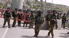 الإحتلال ينصب حاجزا شمال نابلس ويعيق حركة الطريق