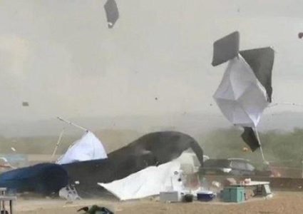 اعصار يضرب شاطئ الطنطورة قرب حيفا