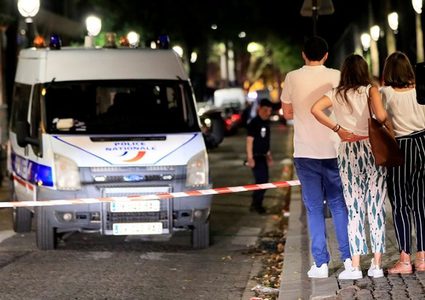 بالصور: إصابات بعملية طعن في باريس