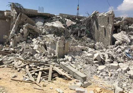 الاحتلال يجبر مواطنا على هدم منزله في الولجة