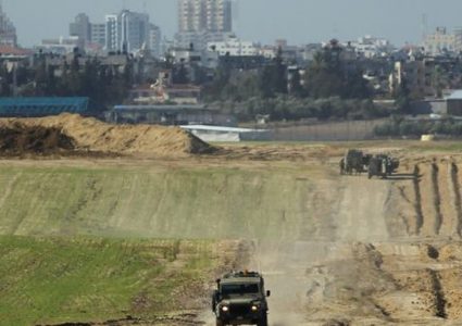 الاحتلال يستهدف نقطة رصد للمقاومة وشباناً شرق غزة