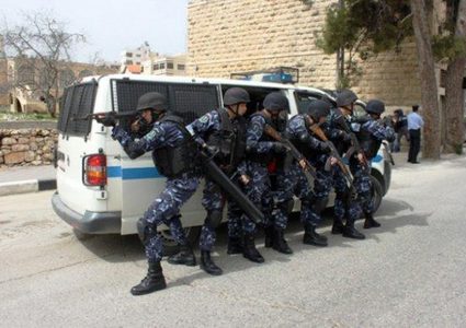 الشرطة تكشف قضية تزوير وكالات بيع أراضٍ في نابلس