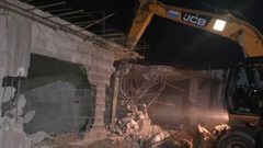 قوات الاحتلال تجبر مواطنًا على هدم منزله في القدس