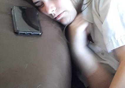 لن تصدق معاناة هذه المراهقة المصابة بمرض"الخدار" !