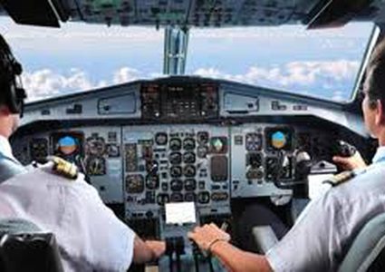 طيار يشتري بيتزا لركاب رحلته! (فيديو)