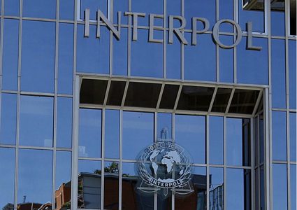 الانتربول يجلب مطلوبا فارا خارج فلسطين