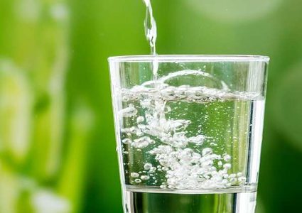 أكثر المشروبات الشائعة أمانا وأقلها خطرا على الصحة