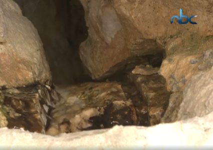 عين ماء دورا القرع شمال رام الله تجذب المواطنين