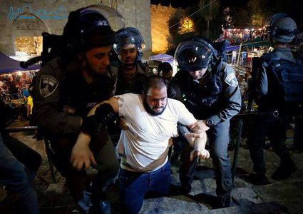 الاحتلال يعتقل شابين من حي الشيخ جراح وسط القدس