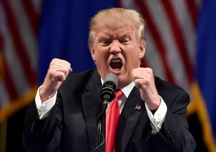 يديعوت: إجراءات ترامب ستنتهي بانفجار كبير