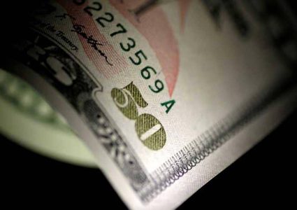 الدولار يهبط وسط آمال في المفاوضات الأميركية
