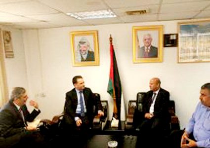 ابو هولي وكرينبول يبحثان آليات الدعم للأونروا