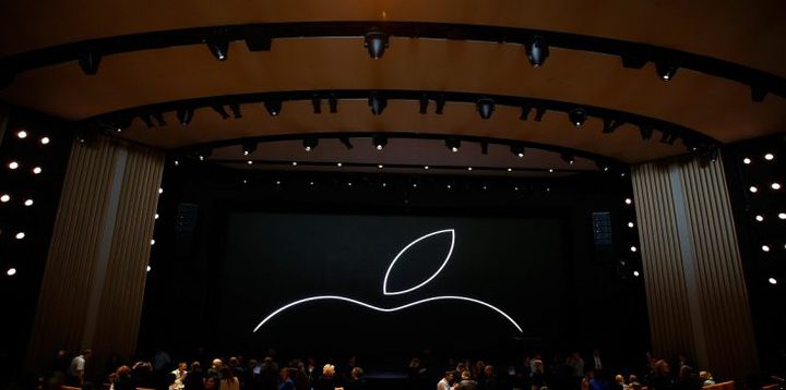 أبل.. هواتف أكبر وساعات مفيدة للصحة