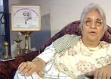 بروفيسورة هندية تموت على الهواء مباشرة !