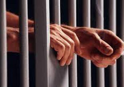 السجن 15 عاما وغرامة مالي لمدان ببيع مواد مخدرة