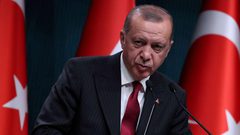 أردوغان يؤكد تجاوز الأزمة وسط ارتفاع الليرة