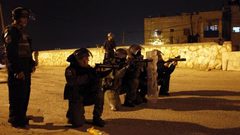 إغلاق مدخل عزون بقلقيلية لليوم الرابع