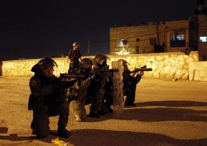 إغلاق مدخل عزون بقلقيلية لليوم الرابع