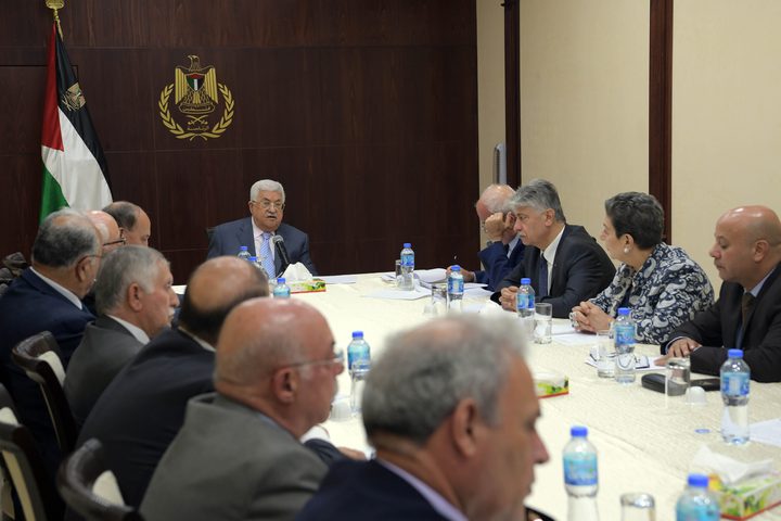 الرئيس يترأس اجتماعا للقيادة الفلسطينية