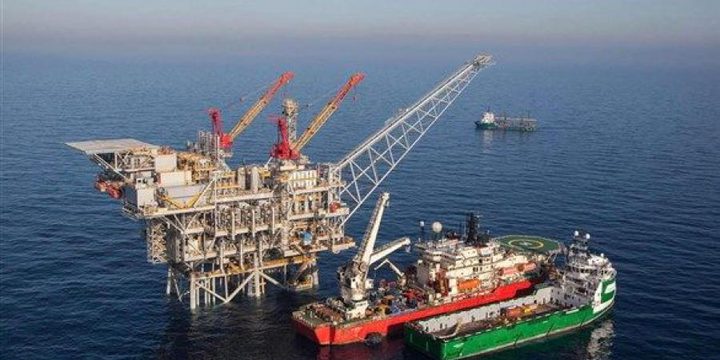مصر توقّع اتفاقيتين للتنقيب عن النفط والغاز