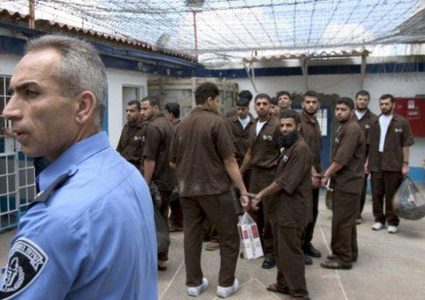 إدارة سجون الاحتلال تتعمد الإهمال الطبي بحق أسيرين