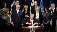 الولايات المتحدة تُوقف مساعدات إضافية للفلسطينيين