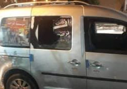 مستوطنون يهاجمون مركبات المواطنين بالحجارة