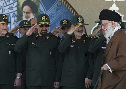 خامنئي يدعو  القوات الإيرانية ل"تخويف العدو"