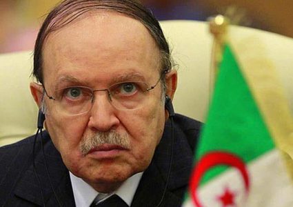 بوتفليقة يقيل قائدي القوات البرية والجوية