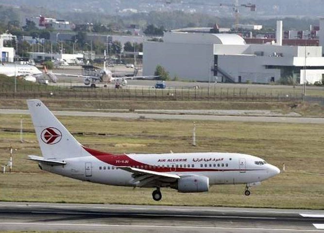 السلطات الجزائرية تمنع 5 جنرالات من السفر