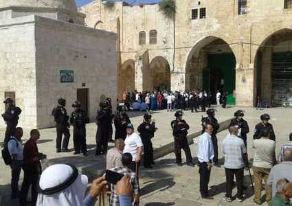مستوطنون يواصلون اقتحام الأقصى بحماية مشددة